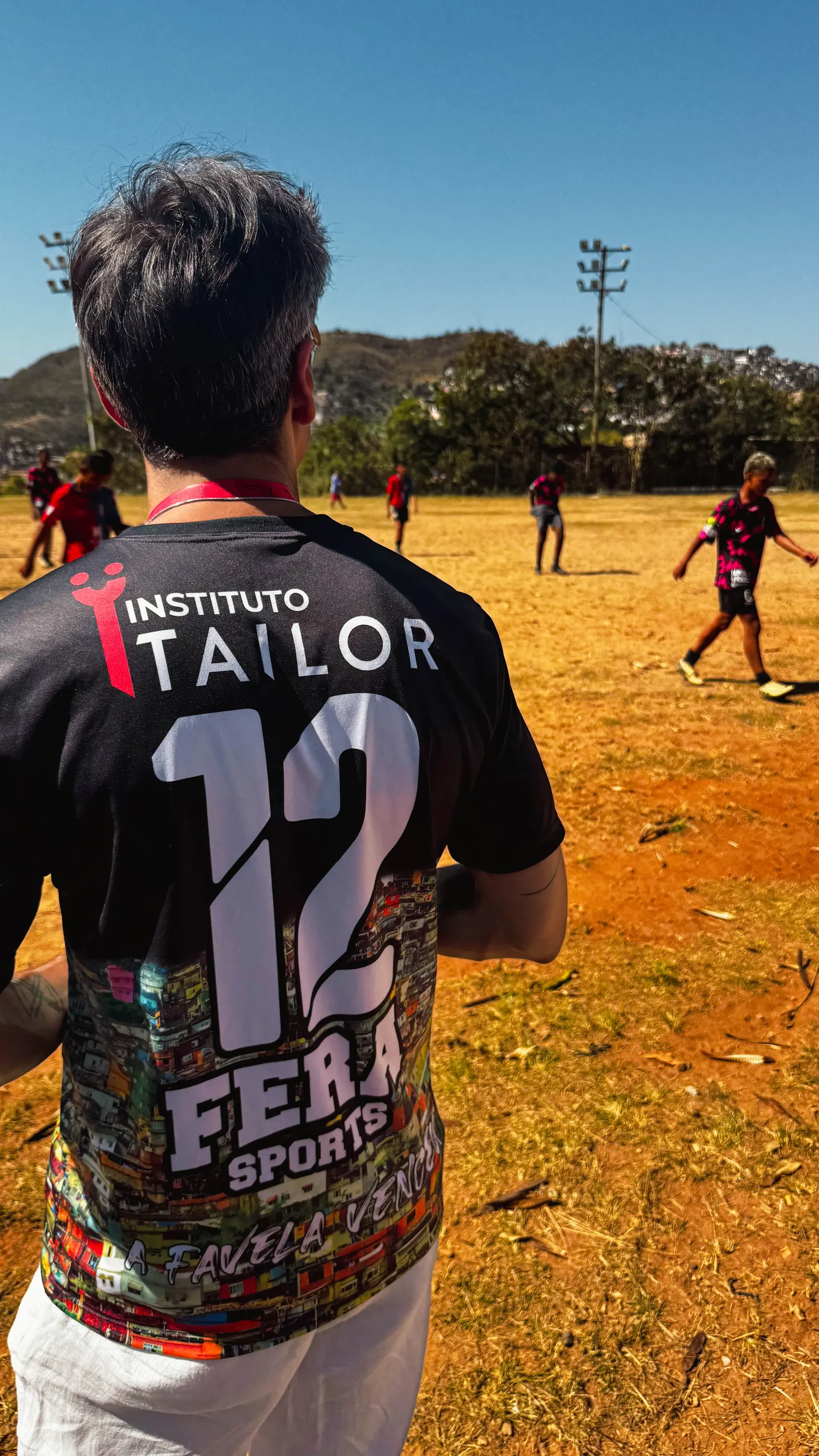 Camisa 12, com o Instituto Tailor nas costas