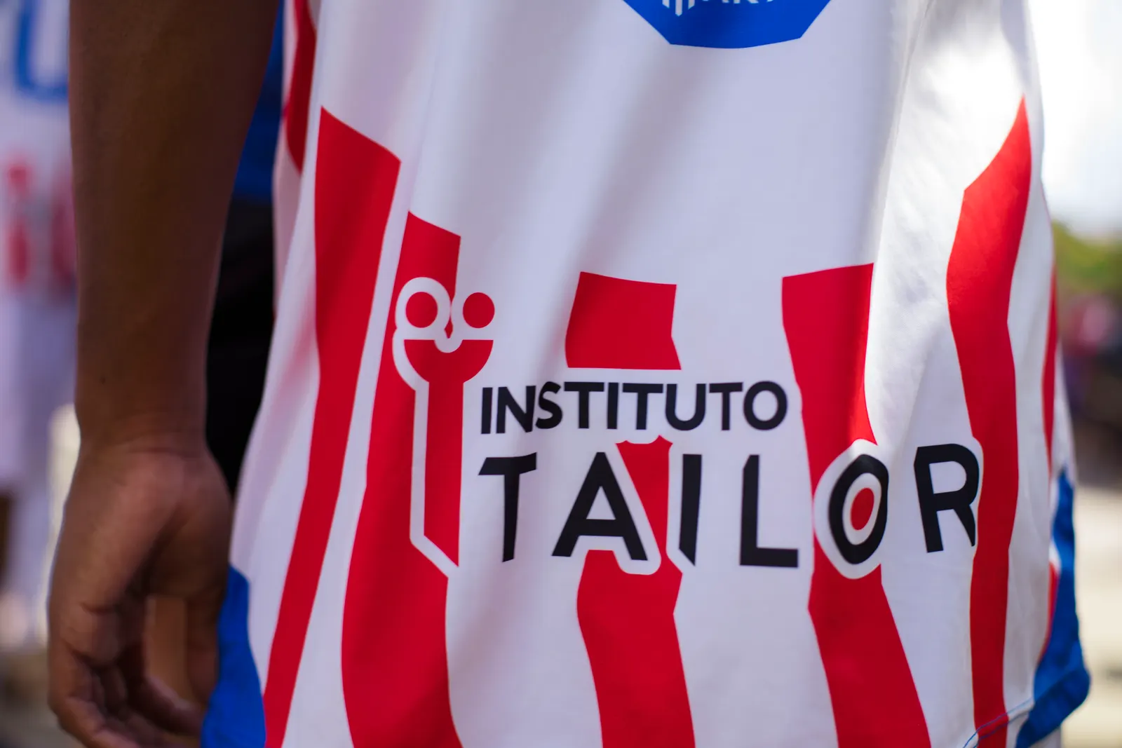 Uniforme com a marca do Instituto Tailor